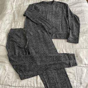 Beyond Yoga Raglan Crewneck and Lounge Jogger